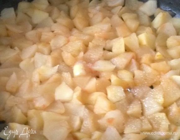 Подлить воды и тушить до размягчения.