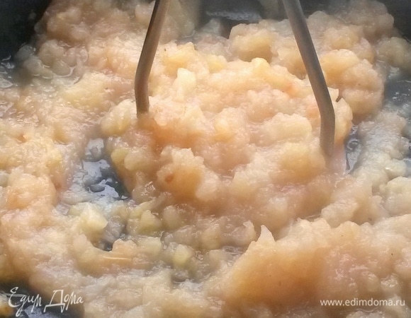 Растереть толкушкой или с помощью техники.