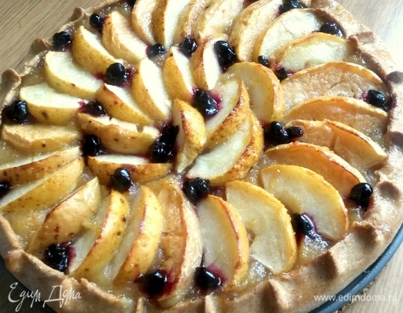 Сверху выложила немного ягод из голубичного варенья.