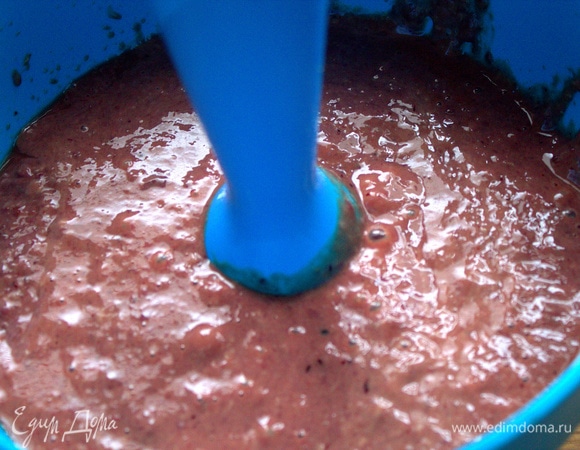 Можно блендером.