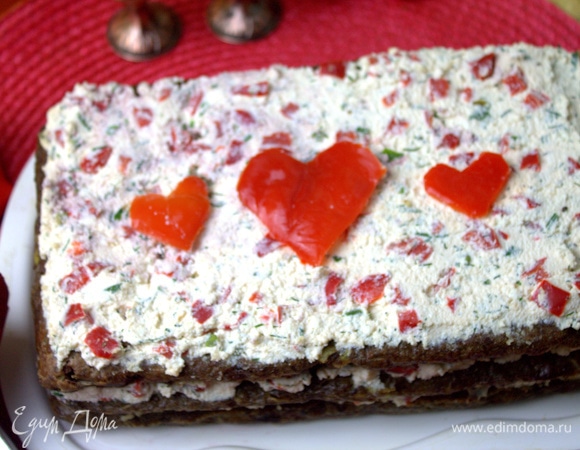 Промазываем кремом коржи, можно также с боков.