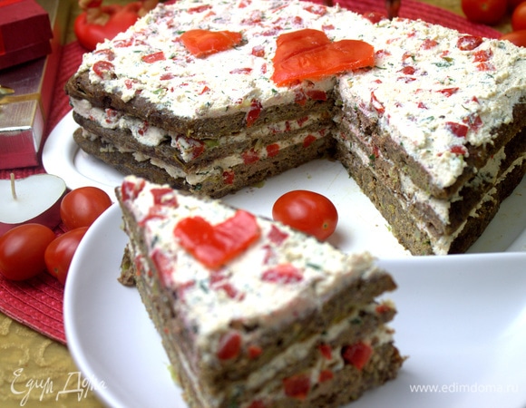 Тортик можно охладить в холодильнике. Не забудьте его накрыть.