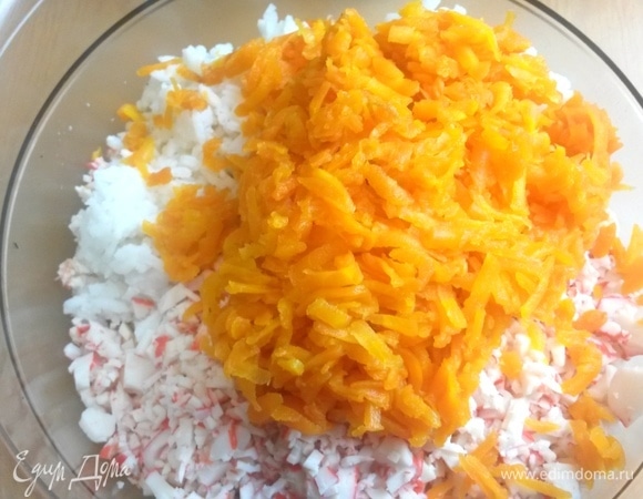 В нашей семье уважают морковку даже мужчины. Натереть или нарезать вареную.