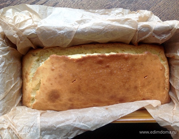 Достать кекс, дать ему слегка остыть.