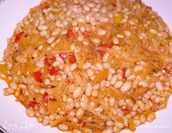 Бобы нежные, слегка хрустящие. Соус сладковатый, очень аппетитный. Если вы любите острые блюда, можете добавить немного молотого перца чили, и фасоль получится жгучая и пикантная. Но это дело вкуса.