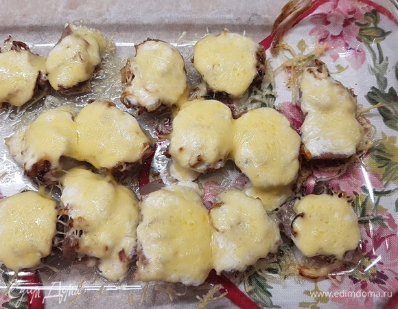 Запекать при 200°C 15 минут. Лучше всего подавать в холодном виде.