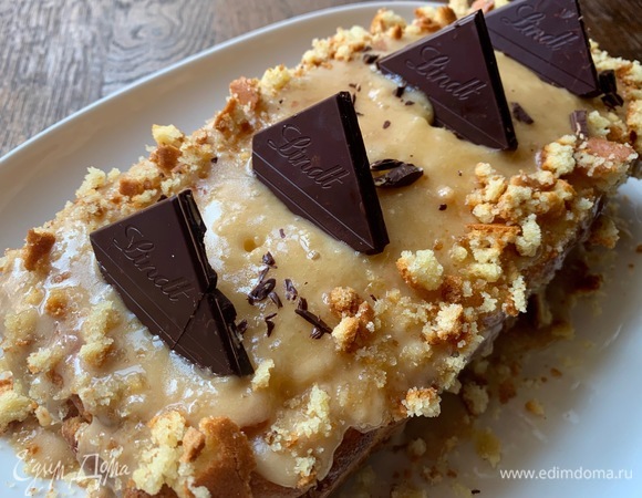 Непременно берите хороший шоколад! Разламываю на кусочки, выстраиваю в ряд.