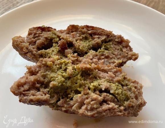 В разрезе с песто.