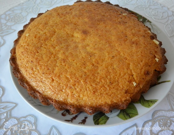 Готовый кекс готов для украшения.