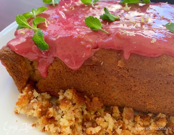 Верхушку раскрошить и посыпать кекс снизу по желанию.