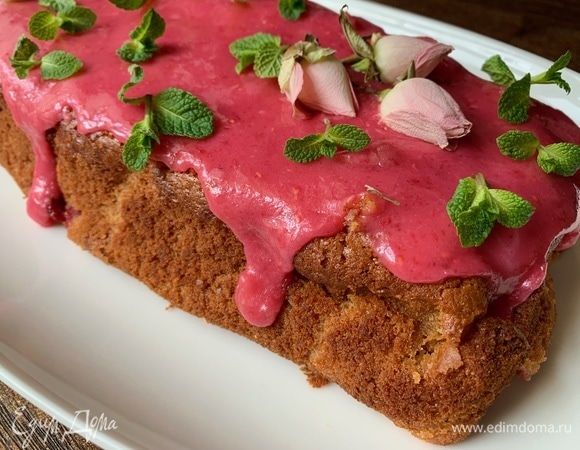 И маленькими розами.