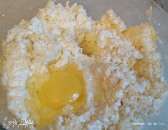 Вбить яйцо. Хорошо перемешать. Дать постоять тесту 10 минут.
