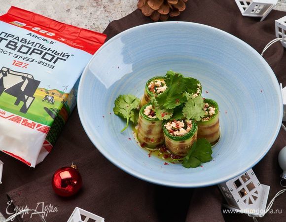 Подавайте готовые рулетики на стол!