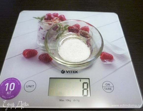 Для хлеба без замеса необходимо отмерить нужное количество ингредиентов. Соли надо 8 г или чайная ложка с горкой.