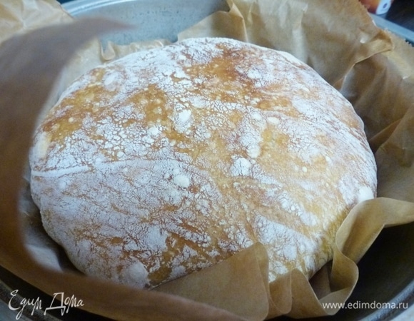 Выпекать хлеб под крышкой 30 минут, затем снять крышку и печь еще 20 минут. Температура духовки — 250°C.