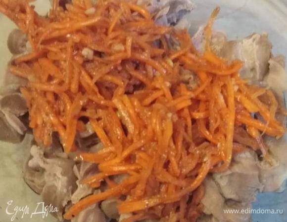 Добавить морковь по-корейски. У меня самодельная. Перемешать.