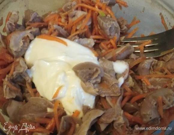 Заправить майонезом. Перемешать. Дать настояться в течение 1 часа.