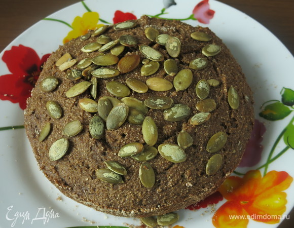 Выпекаем при 200°C 20 минут и еще 20 минут при 150°C. Ориентируемся на свою духовку.