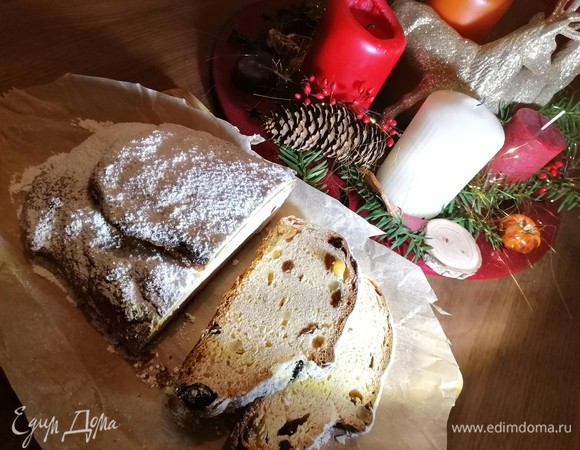 Штоллен от холода стал плотнее по консистенции, сбитей что-ли, в нем есть что пожевать, но на вкус это не повлияло.