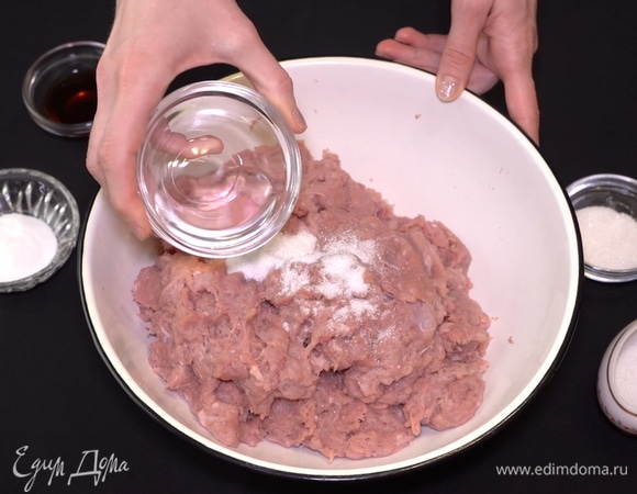 Добавляем две столовые ложки уксуса 6%.