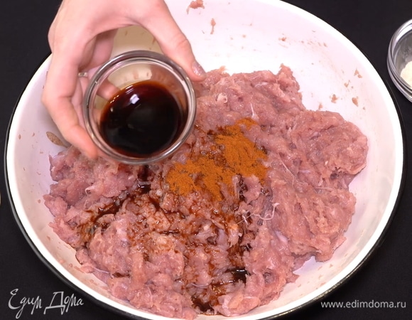 Две столовые ложки соевого соуса на пару со всеми остальными ингредиентами сделают вкус этого мяса более интересным.