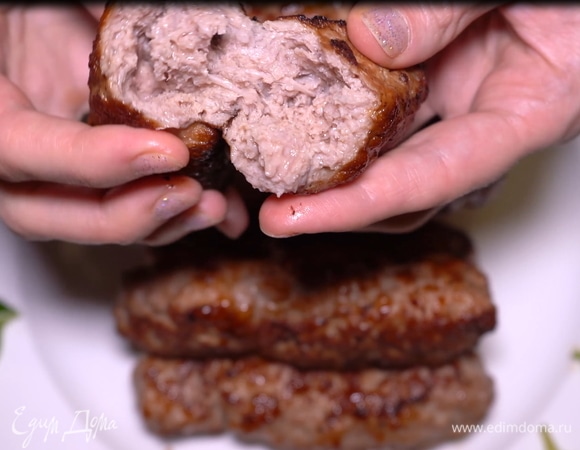 Получаются красивейшие колбаски. Просто объедение! Нежные, сочные, ароматные. Не жирные, но при этом очень питательные и вкусные.