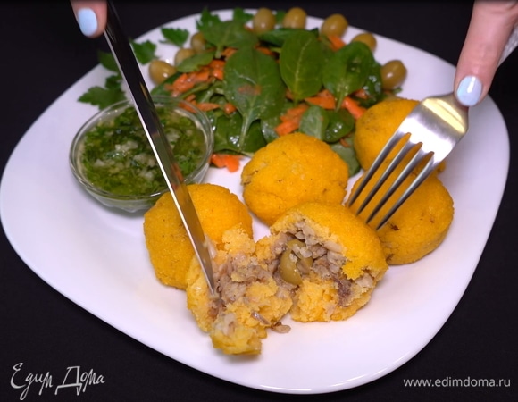 Сервируем стол и угощаемся вкусной постной закуской. Можете подать эту чудесную закуску со свежим салатом. Колобки очень оригинальные, сверху хрустящие, внутри насыщенные и нежные. Закуска удивительно вкусная и очень красочная. Понравится и родным, и гостям. Приятного аппетита! 