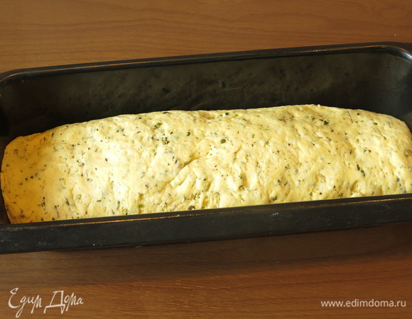 Выкладываем в смазанную маслом форму. Даем подрасти, проходит 30 минут.