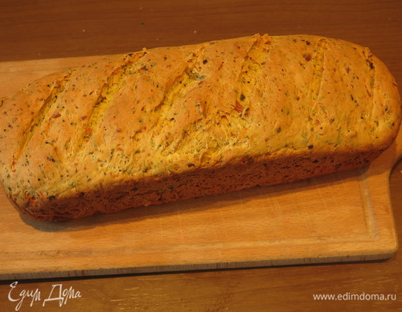 Делаем надрезы и выпекаем при 200°C 35–45 минут. Выключаем духовку и выдерживаем еще 10 минут.