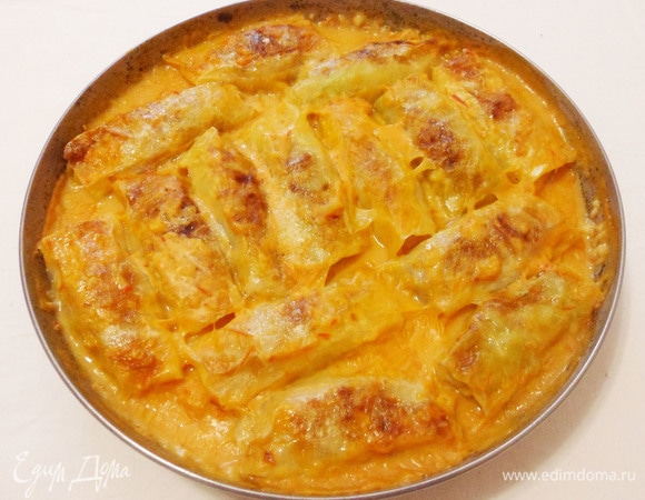 Через указанное время убираем фольгу (крышку) и возвращаем голубцы в духовку еще минут на 10. 