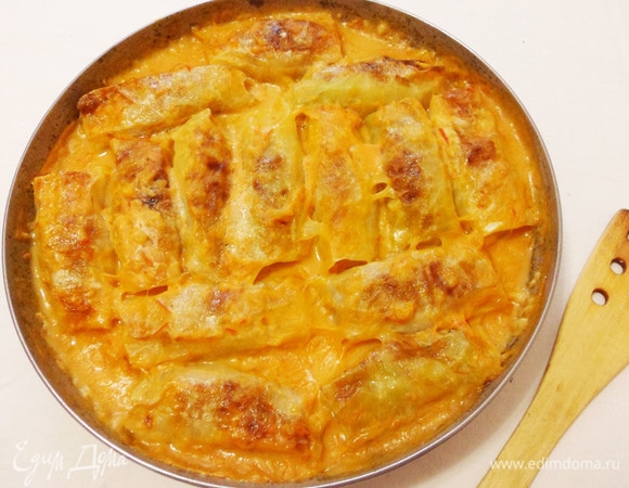 Запеченные голубцы очень нежные, мягкие, пропитанные соусом.