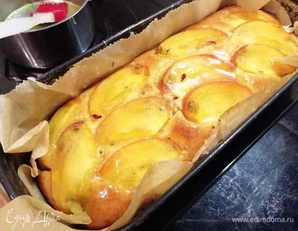 Выпекать в заранее разогретой до 180°C духовке 40–45 минут. Тест на сухую палочку подскажет о готовности выпечки. 