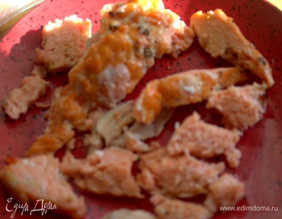 Рыбу распотрошить примерно такими удобными кусочками.