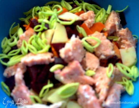 Всыпать вместе все нарезанное.