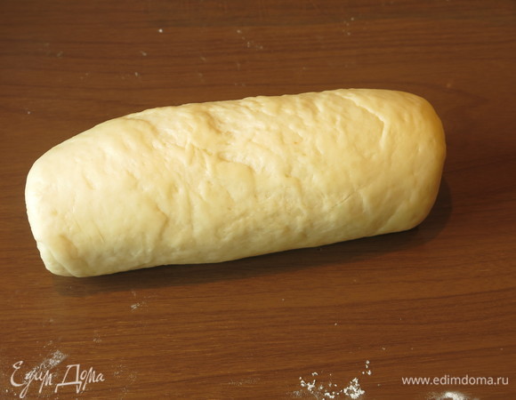 Закатываем плотно оранжевое тесто в белое.