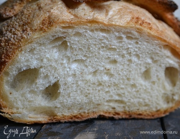 Выпекать в заранее разогретой до 250–240°C духовке первые 10 минут с паром. Затем пар убрать, температуру снизить до 235°C и выпекать еще в течение 30 минут. Чтобы листья не сильно подгорали, можно после 10 минут выпечки духовку переключить только на нагрев нижнего тэна или прикрыть листья фольгой. Готовый хлеб охладить.