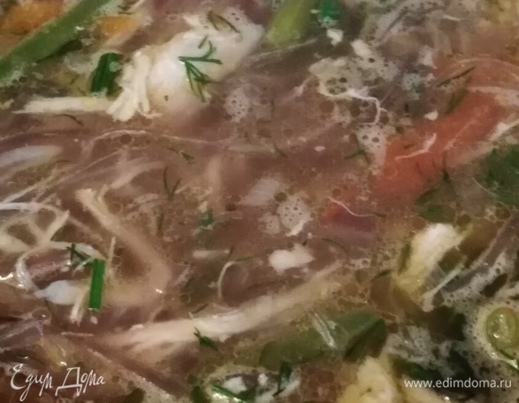 Даем супу постоять в течение 5 минут. При подаче посыпаем зеленым луком.