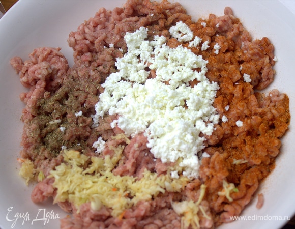 Добавить немного творога и воды для формирования тефтелек. Яйцо тогда не потребуется.