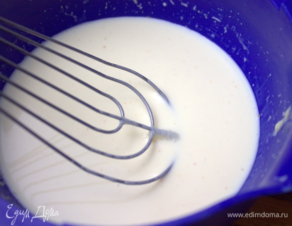 Взбить венчиком.