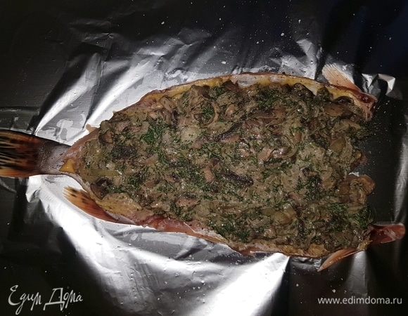 Выкладываем начинку на нижнюю часть филе.