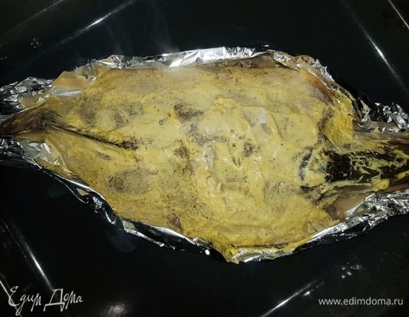 Через 15 минут снимаем верхнюю фольгу и запекаем еще 15 минут.