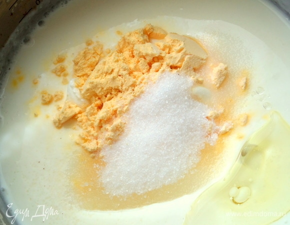 Добавить соль, сахар, масло.