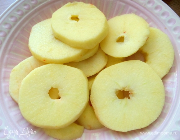 Сбрызнуть лимонным соком.