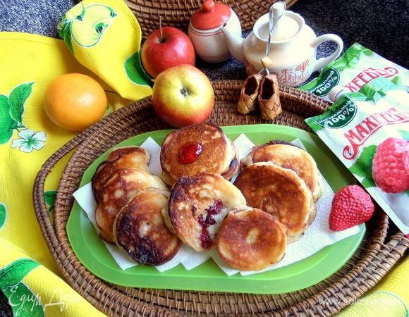 Из половины теста выйдет 12 штучек.