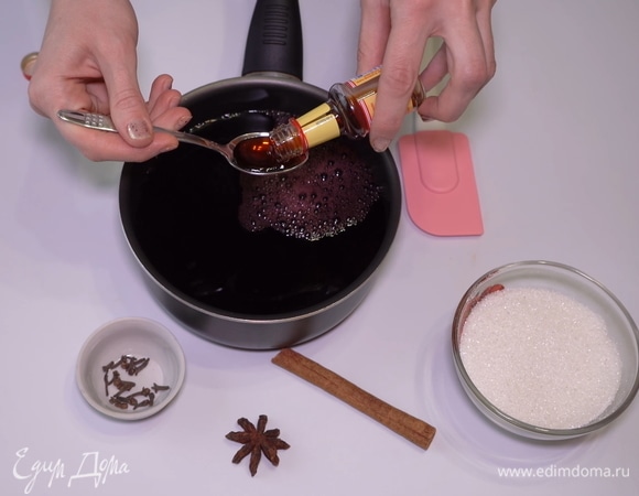 Добавляем чайную ложечку ванильной эссенции.