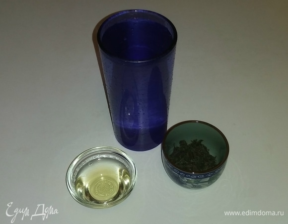 Вот все необходимые ингредиенты. Для приготовления этого чая я использую ликер «Бехеровка».