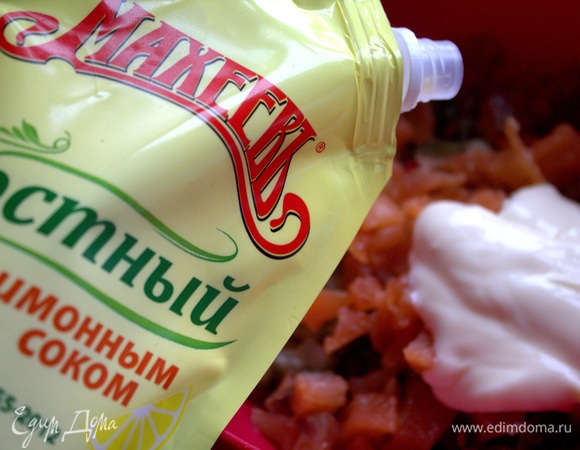 Заправить майонезом ТМ «МахеевЪ».