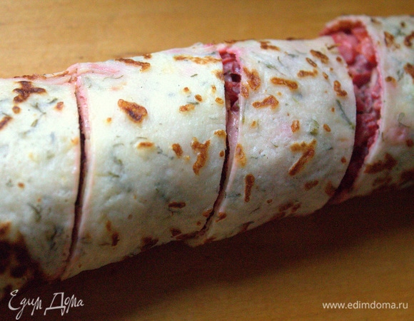 Нарезать на роллы.