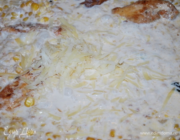 Добавьте сыр, натертый на терке. У меня твердый сыр. Все перемешайте.