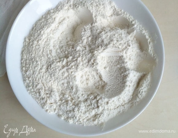 В отдельной посуде перемешаем сухие ингредиенты.